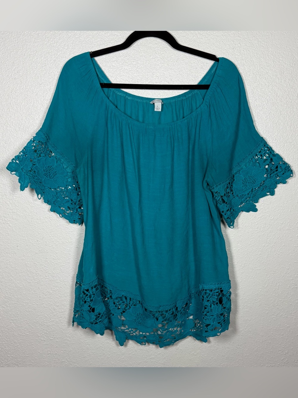 Womenโs L Teal Off the Shoulder Crochet Accent Bohemian Flowy Tunic Blouse